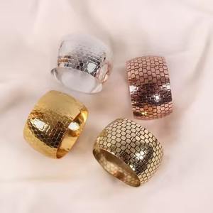 แหวนผ้าเช็ดปากดีไซน์สวยงาม สีทอง โรสโกลด์ เงิน และทองแดง - Product Image 1