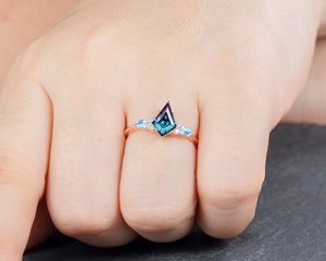 925ว่าวเงินสเตอร์ลิงตัดเป็นรูปอเล็กซานไดรต์เพชรโมอิสโกลด์สำหรับงานแต่งงานแหวนหมั้นสัญญา - Product Image 5