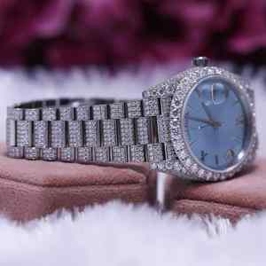Montre classique vintage hip-hop avec cadran bleu ciel entièrement serti de moissanite, bracelet en cuir en acier inoxydable, verre luxueux, date automatique - Product Image 4