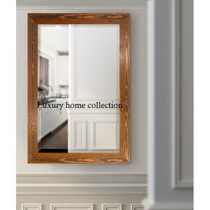 Cadre de miroir en bois artisanal d'aspect vintage fabriqué avec du bois de haute qualité et des détails sculptés élégants pour les intérieurs classiques - Product Image 2