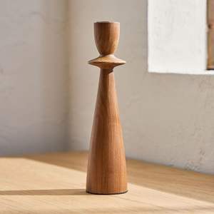 Porte-bougie en bois classique conçu pour les salons traditionnels avec une construction naturelle offrant une lumière ambiante douce - Product Image 6