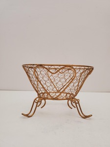 Bol décoratif en métal minimaliste, idéal pour la table à manger familiale, décoration élégante pour la maison et salon moderne - Product Image 3