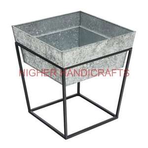 Bandeja de servicio de metal galvanizado de tamaño personalizado Centro de mesa de centro decorativo de granja hecho a mano con diseño de hierro perforado - Product Image 6