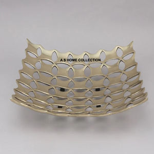 Support à cheval doré en métal le plus exigeant bol de service de luxe avec noix et dattes en acier inoxydable brillant décoratif - Product Image 5