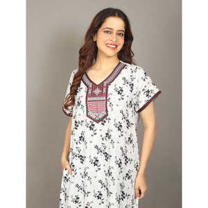 Camisón Largo de Algodón Liva para Mujer Evolve, con Bolsillo, Súper Suave, de Popelina Tejida, Manga Corta, Bordado, Estampado y Abotonado - Product Image 4