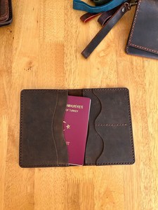 Couvertures de passeport en cuir personnalisées Porte-cadeau de voyage en cuir pleine fleur monogramme LPH-0035 - Product Image 2