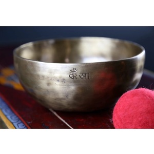 Bol chantant tibétain en laiton antique pour la guérison musicale et la prière spirituelle - Product Image 5