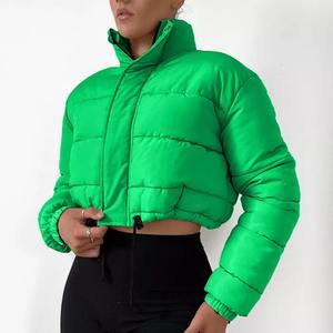 Veste Softshell d'hiver personnalisée pour femmes avec col montant Nouveau rembourrage épais et épais à la mode Cropped Puffer Bubble Design - Product Image 4