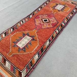 Tapis turc vintage Herki 3,4x10,1 pi (105x309 cm), tapis persan en laine rouge - Product Image 2