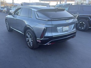 รถ SUV หรู L-YRIQ 4 ประตู สภาพดี ใช้งานน้อย - Product Image 3