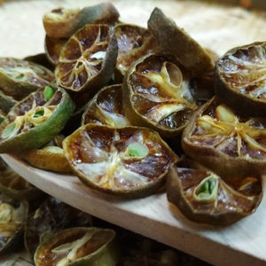 Best Price Dried Calamansi Vietnam Origin Crunchy <b>Sweet</b> <b>Sour</b> Snack Bulk Order - Product Image 1