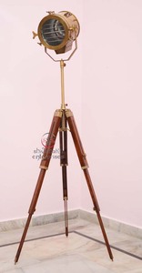 Lámpara de Pie Trípode Industrial Moderna Pulida, Foco Náutico de Madera, Decoración para el Hogar y la Oficina - Product Image 6
