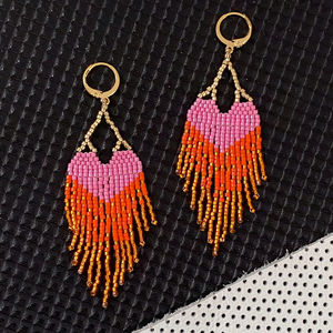 Pendientes Colgantes Bohemios LOVE con Corazón Rosa Ombré y Flecos, Chapados en Oro, con Perlas y Diamantes, Ideales para Fiestas Religiosas, Hechos Principalmente de Latón y Cobre - Product Image 1