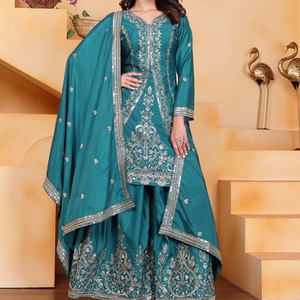 Ensemble Sharara indien pakistanais magnifique de créateur en tissu Chinnon pour les fêtes élégantes, les mariages, les tenues traditionnelles et décontractées - Product Image 1