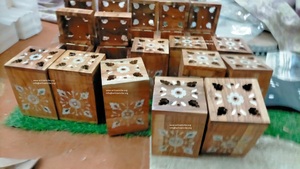 Brûleur à Bakhoor en bois avec Madkhan en nacre, porte-encens artisanal - Product Image 4