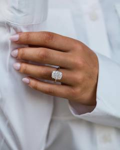 Bague de fiançailles Moissanite allongée 11x9mm coupe coussin | Design solitaire en argent ou en or | OEM de bijoux fins de mariage de mariée - Product Image 2