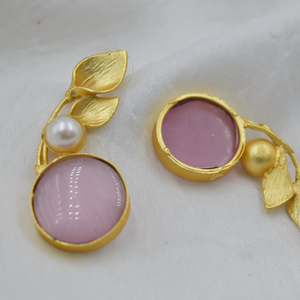 Nueva llegada última colección de diseño chapado en oro pendientes de tuerca al por mayor hechos a mano 18K Pendientes chapados en oro para las mujeres - Product Image 4