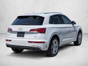 Audi Q5 Híbrido Enchufable 2025 Seminuevo Premium S Line 55 TFSI AWD SUV con Monitoreo de Punto Ciego - Product Image 5