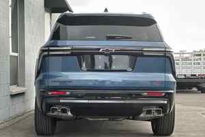 Chevrolet Traverse RS FWD 2023 d'occasion, conduite à gauche, sièges en cuir, caméra arrière - Product Image 3