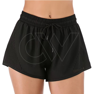 Logo personnalisé Short de sport double épaisseur en maille épissée sur le côté avec cordon de serrage à la taille pour femmes - Product Image 2