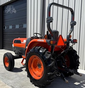 Utilisé pour Kubota L3130 Mini tracteur à roues 40HP 4WD Tracteur de marche avec boîte de vitesses de pompe à moteur pour les industries agricoles applicables - Product Image 2
