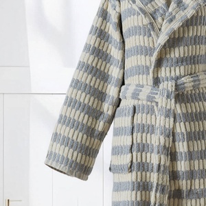 Albornoz Turco Pompom, Color Gris Lokum, con Capucha, 100% Algodón - Product Image 4