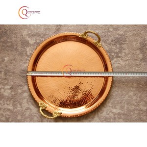 Plato para servir martillado de cobre de forma redonda hecho a mano, bandeja elegante de estilo Vintage, mango chapado en oro, platos para servir hechos a mano - Product Image 5