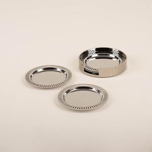 Vente chaude sous-verres ronds décoratifs en métal avec de belles sculptures florales pour ferme rustique et cuisines modernes - Product Image 1