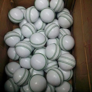 Balle de cricket dure sur mesure en gros nouveau design meilleure qualité jeunesse 156g balles de cricket cousues à la main en cuir rouge et blanc - Product Image 5