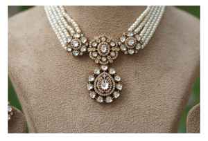 Bel ensemble de tour de cou élégant plaqué or mat Polki Kundan pour les célébrations d'anniversaire d'occasions de mariage - Product Image 4