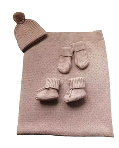 Manta de punto de ganchillo de bebé de lana merino personalizada, sombrero, manopla, zapatilla conjunto de regalo - Product Image 1