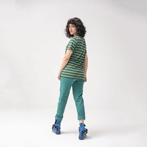 Camiseta de Manga Larga con Cuello Redondo para Mujer, 100% Algodón Peinado Airlume Hilado en Anillo, 32 Hilos, 4.2 oz, Color Mostaza, Corte Ajustado Informal - Product Image 2