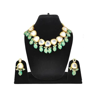 Ensemble de bijoux fins plaqués or vintage Kundan, collier et boucles d'oreilles en cuivre sertis de rubis taille émeraude pour femmes, pour mariage ou cadeau - Product Image 1