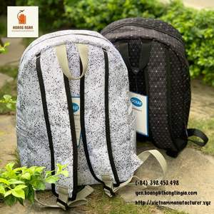 Mochila de poliéster con estampado de puntos, bolsas impermeables para estudiantes de Color blanco y negro para niños y niñas hechas de Vietnam - Product Image 2