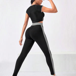Ensemble t-shirt et legging respirants de qualité supérieure pour femmes vêtements de sport personnalisés anti-transpiration impression de broderie OEM - Product Image 3