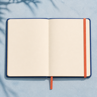Carnet personnalisé LABON Trellis, couverture rigide marine, motifs étoile à huit branches crème et orange, feuilles dorées, ruban élastique, pages vierges