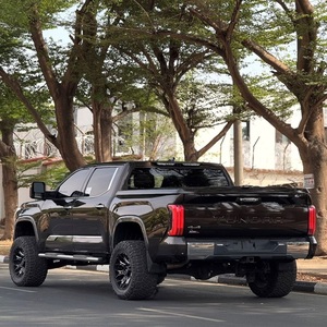 Asientos de Cuero TUN-DRA 4x4 con Volante a la Izquierda, Modernos - Product Image 2