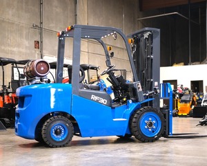 Chariot élévateur diesel 2 tonnes, 2,5 tonnes, 3 tonnes, 3,5 tonnes de capacité nominale, commande assise, déplaceur latéral hydraulique, 4x4 pour utilisation en intérieur - Product Image 6