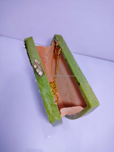 Monederos de resina de color beige hechos a medida modernos y exclusivos con adornos de plata ideales para tiendas de accesorios de moda - Product Image 3