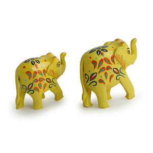 Juego de escultura tallada y pintada a mano 'The Sunny Elephants' de 2 hechos de madera de eucalipto - Product Image 4