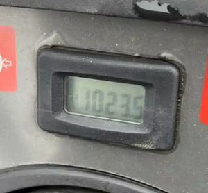 เครื่องตัดหญ้าแบบ Zero Turn รุ่น Kubota ZD1211 พร้อมแท่นตัดขนาด 60 นิ้ว เครื่องยนต์ดีเซล 24 แรงม้า คุณสมบัติที่ปรับปรุงแล้ว กล่องเก็บหญ้า 28V - Product Image 5