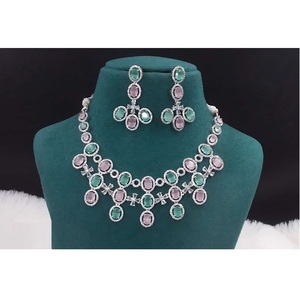 ¡El conjunto de collar de Gargantilla americana de moda más buscado, joyería de latón AD elegante para mujeres para eventos especiales de moda a la venta! - Product Image 1