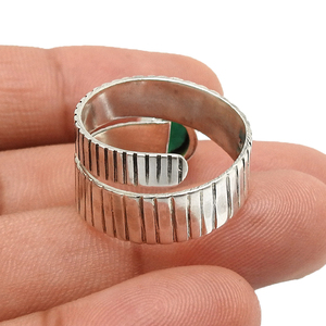 Onyx vert naturel pierre de naissance pierre précieuse en argent sterling 925 anneaux de conception unique fête porter des anneaux délicats faits à la main pour son OEM. - Product Image 4