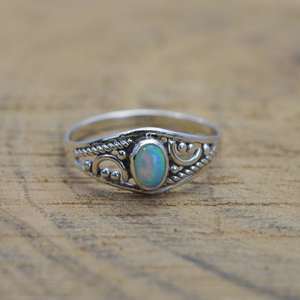 Anillo de Ópalo Etíope Welo, Plata de Ley 925, Piedra Preciosa Natural, Forma Ovalada, Joyería Hecha a Mano, Regalo para Mujer - Product Image 2