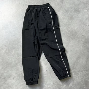 Conjunto de pantalón de chándal holgado impermeable a prueba de viento de color sólido para hombre, chándal cortavientos de nailon reflectante de 3m personalizado para hombre - Product Image 4