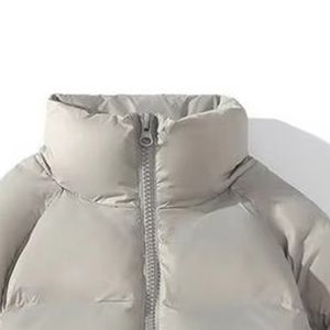 เสื้อแจ็คเก็ตพัฟเฟอร์แบบกำหนดเองสำหรับฤดูหนาว พร้อมปกคอตั้ง มีฮู้ด กันน้ำและกันลม พร้อมโลโก้ด้านหน้า - Product Image 2