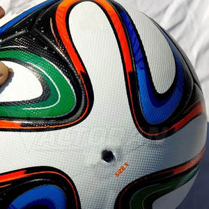 Ballon de football de haute qualité léger avec logo personnalisé, toucher doux standard, vêtements de sport personnalisables - Product Image 4