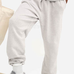 Pantalones de chándal estilo callejero con ajuste relajado y puños acanalados Pantalones de chándal clásicos con tela suave y silueta informal - Product Image 3