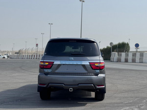 Nissan Patrol 2023 en bon état, conduite à droite, moteur essence V8 5,6 L (298 kW/560 Nm), boîte automatique 7 vitesses - Product Image 2