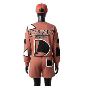 ชุดเซ็ตเสื้อสเวตเชิ้ตผ้าฝ้ายเฟรนช์เทอร์รี่สำหรับผู้หญิง 100% ผ้าฝ้าย 280 GSM เนื้อนุ่ม ผสมผสานดีไซน์แผงผ้าพิมพ์ลายพัฟพร้อมโลโก้สั่งทำพิเศษ - Product Image 2